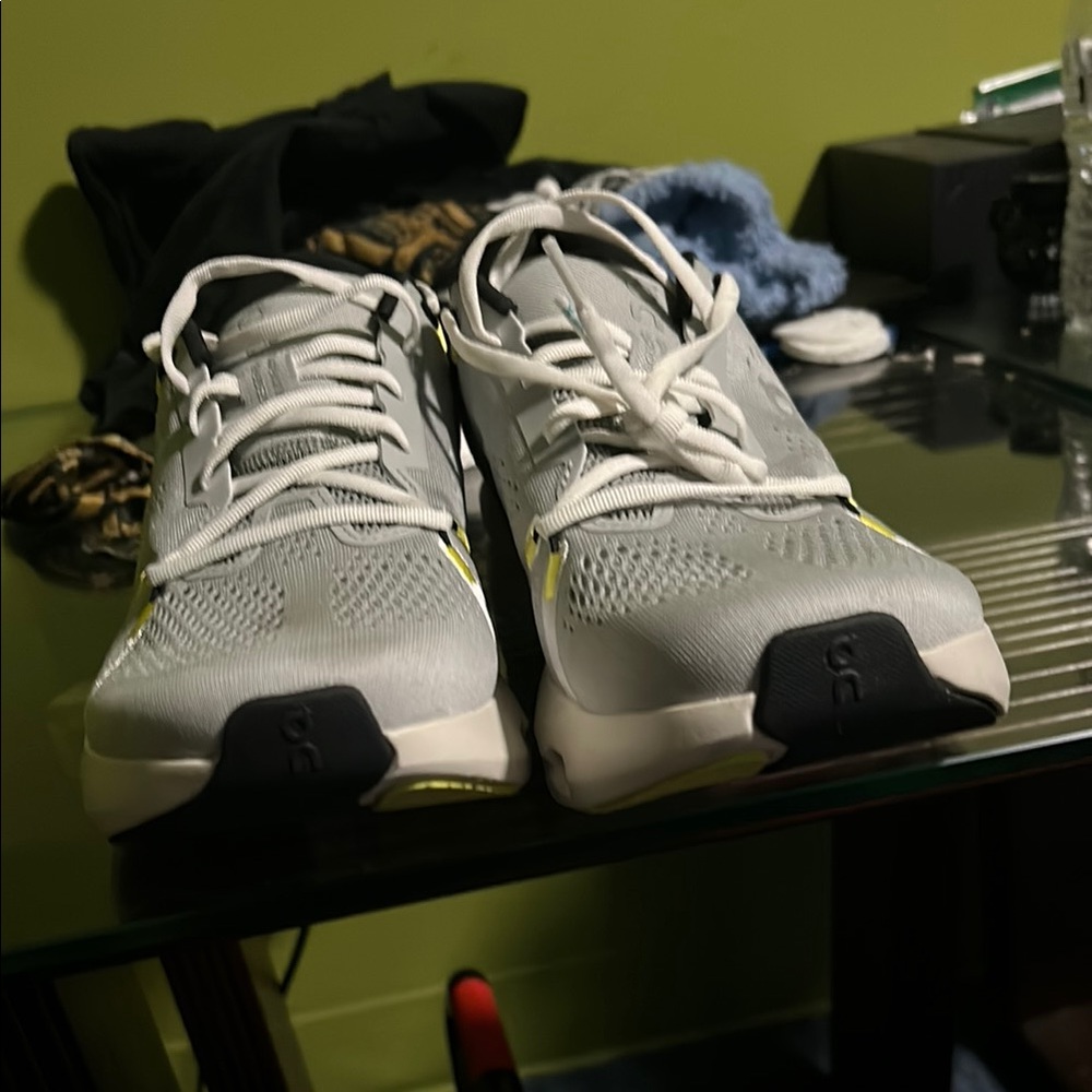 Men’s On Running Cloudsurfer 2 size 11